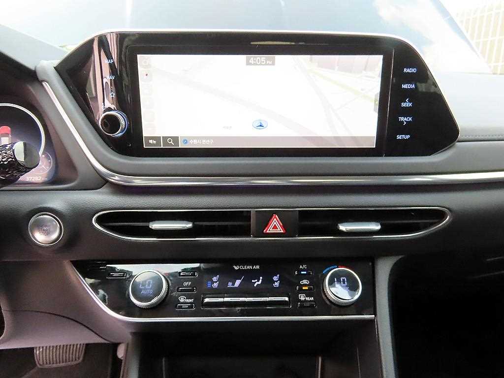Hyundai Sonata — photo 13