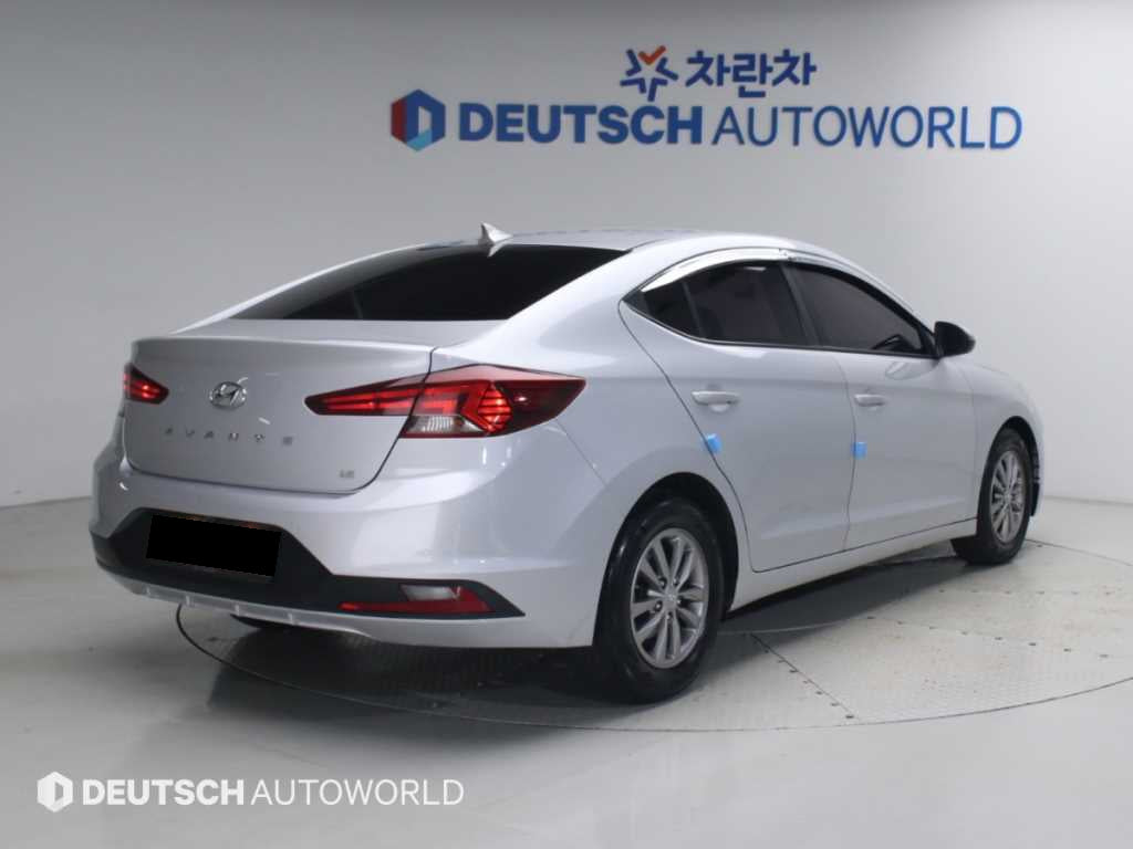 Hyundai Avante — photo 02