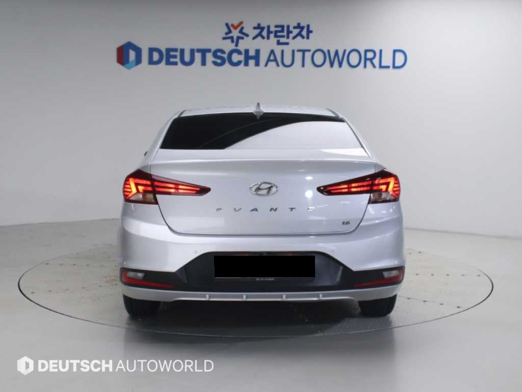 Hyundai Avante — photo 04