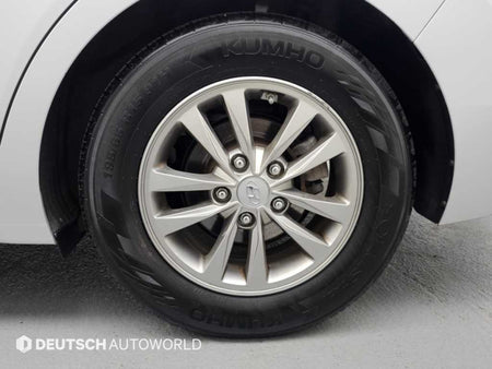 Hyundai Avante — photo 05