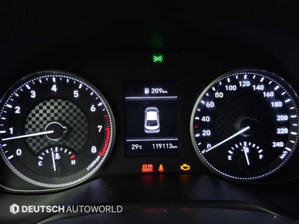 Hyundai Avante — photo 08