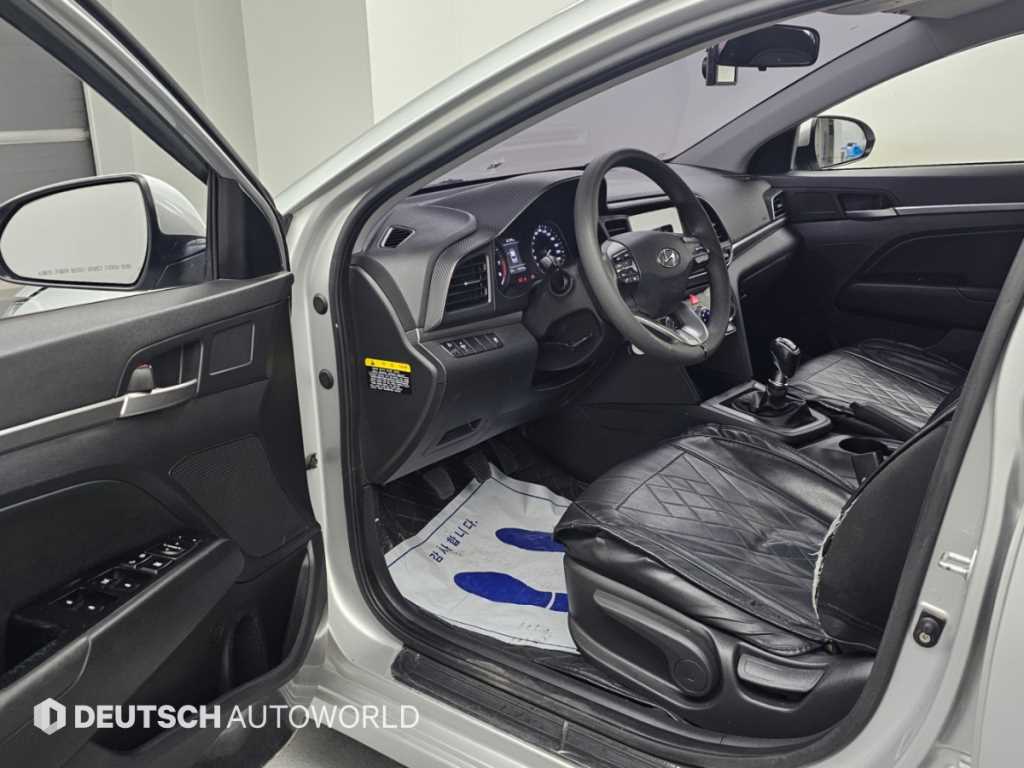 Hyundai Avante — photo 11