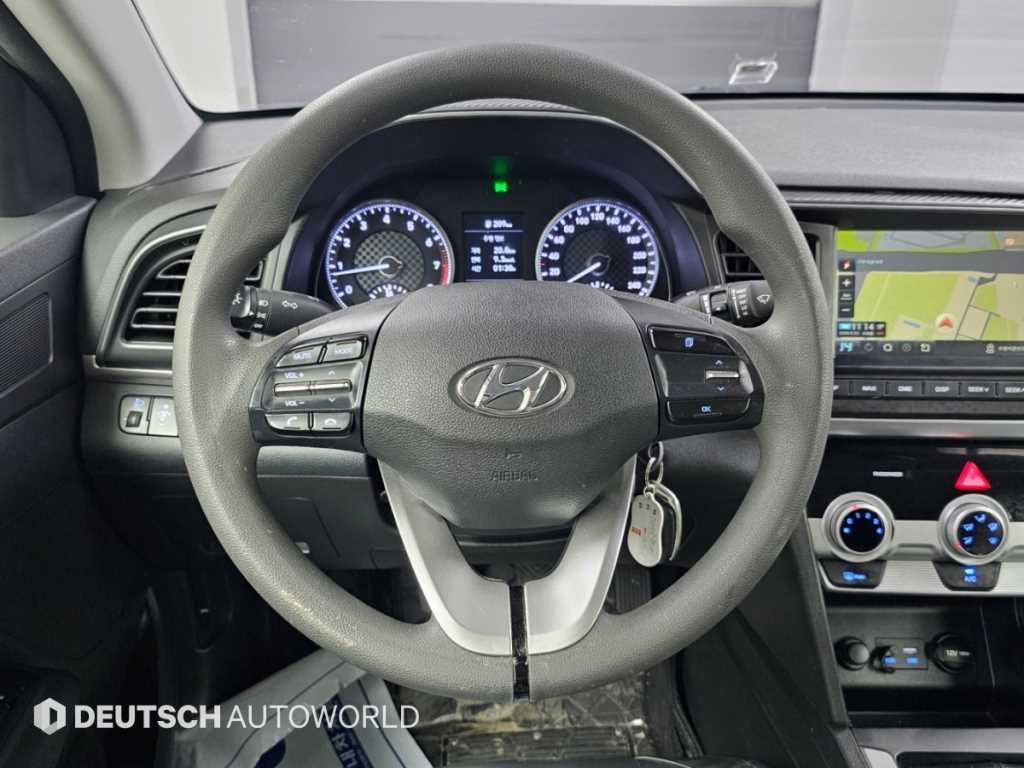 Hyundai Avante — photo 13