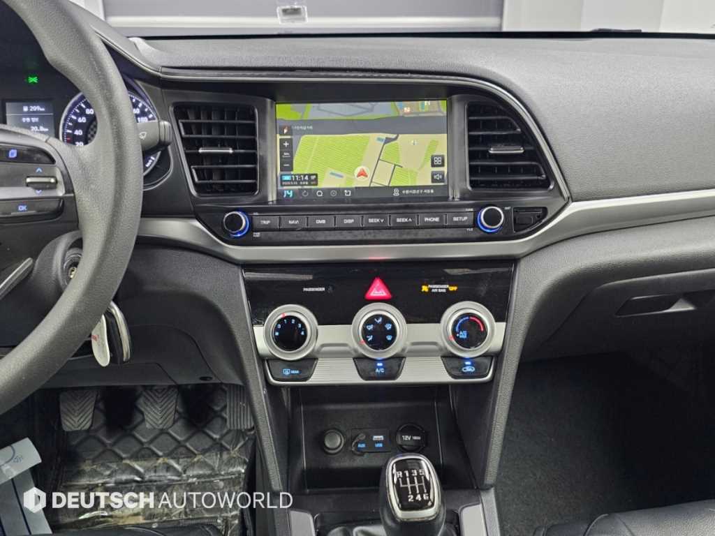 Hyundai Avante — photo 14