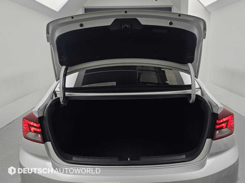 Hyundai Avante — photo 19