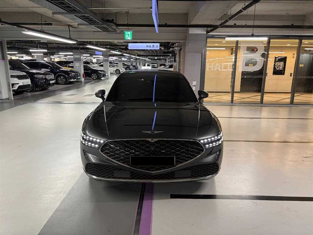Genesis G90 — photo 01
