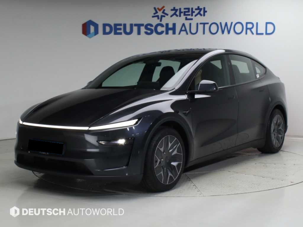 Tesla Model Y — photo 01
