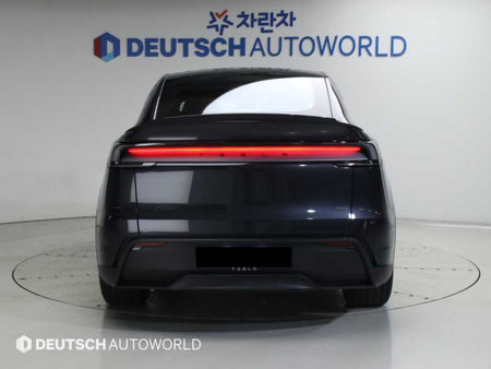 Tesla Model Y — photo 04