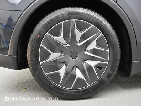 Tesla Model Y — photo 05
