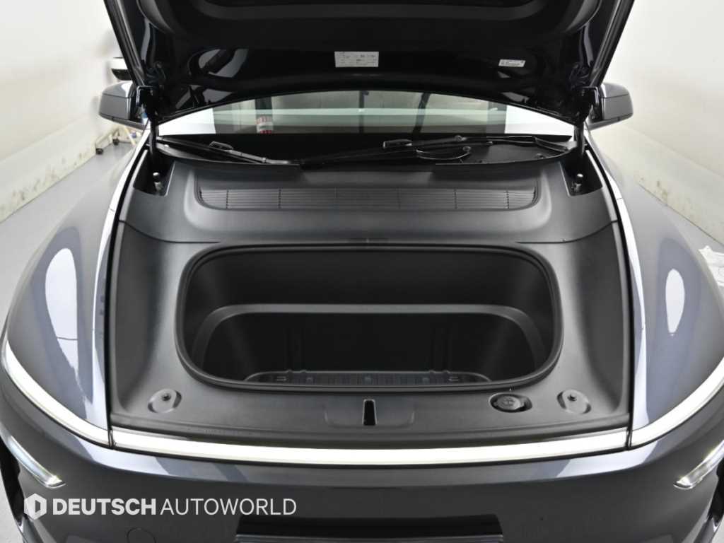 Tesla Model Y — photo 06