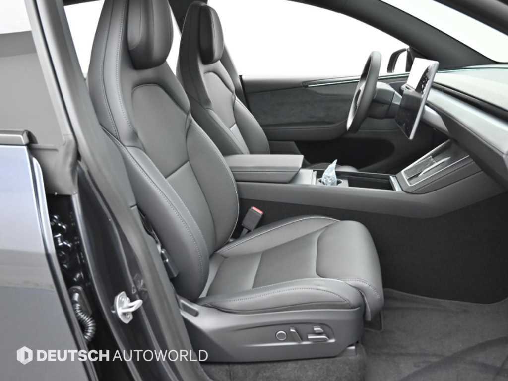 Tesla Model Y — photo 10
