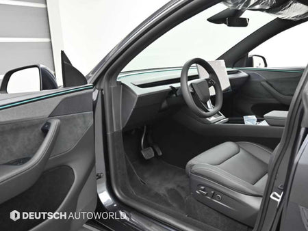 Tesla Model Y — photo 11