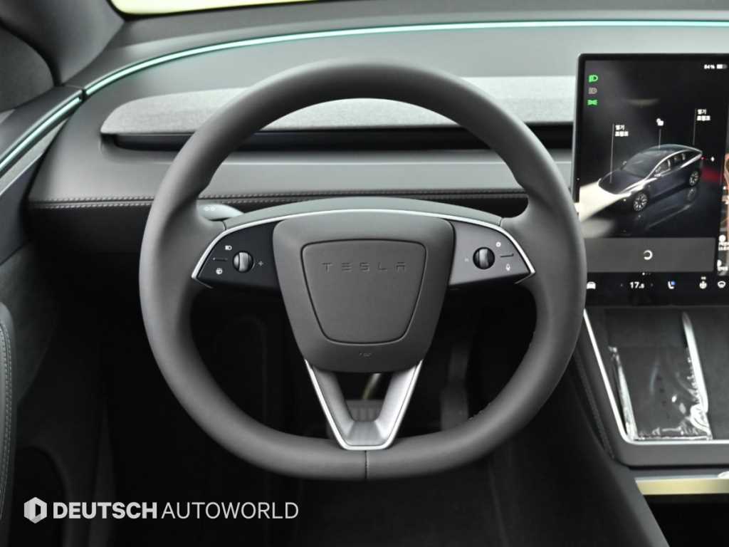 Tesla Model Y — photo 13