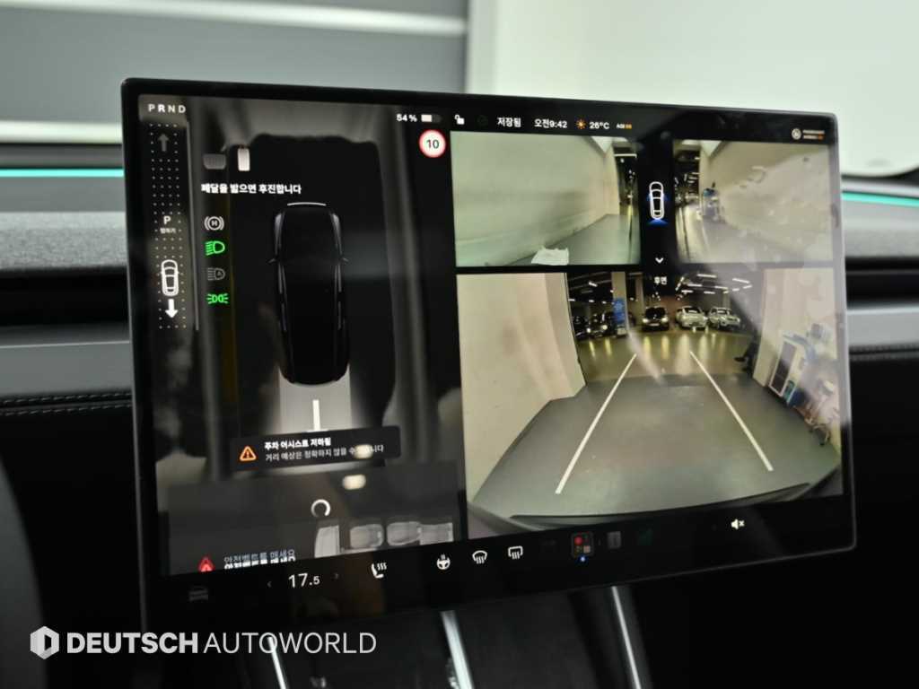 Tesla Model Y — photo 15