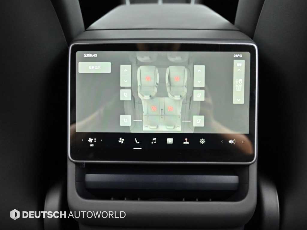 Tesla Model Y — photo 16