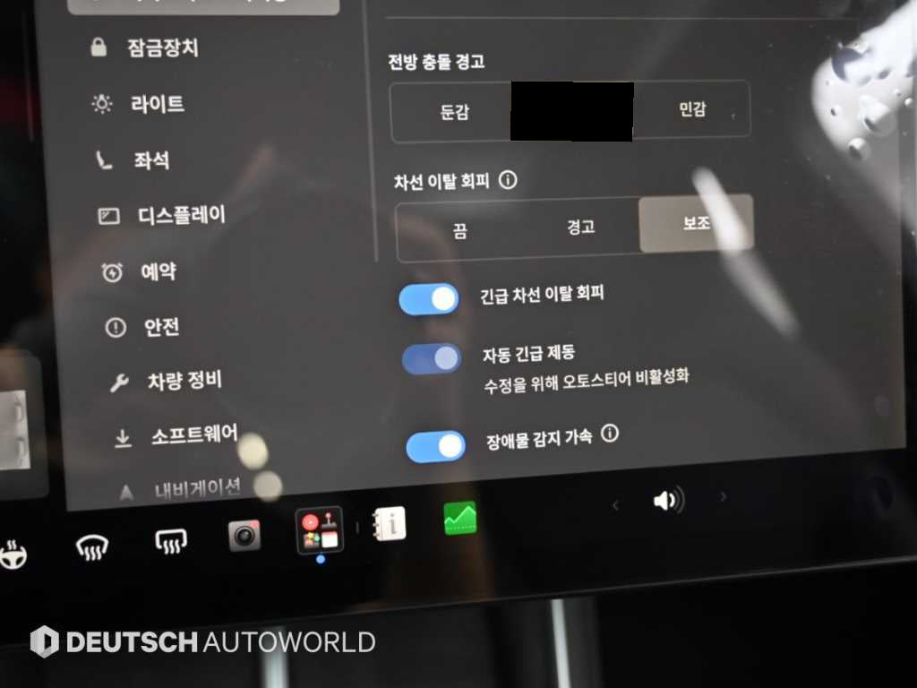 Tesla Model Y — photo 17