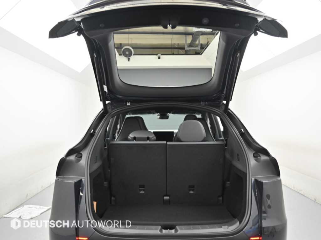 Tesla Model Y — photo 19
