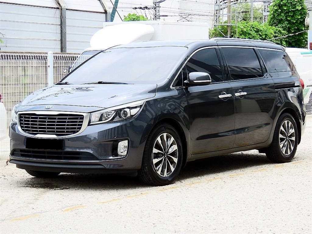 Kia Carnival — photo 01