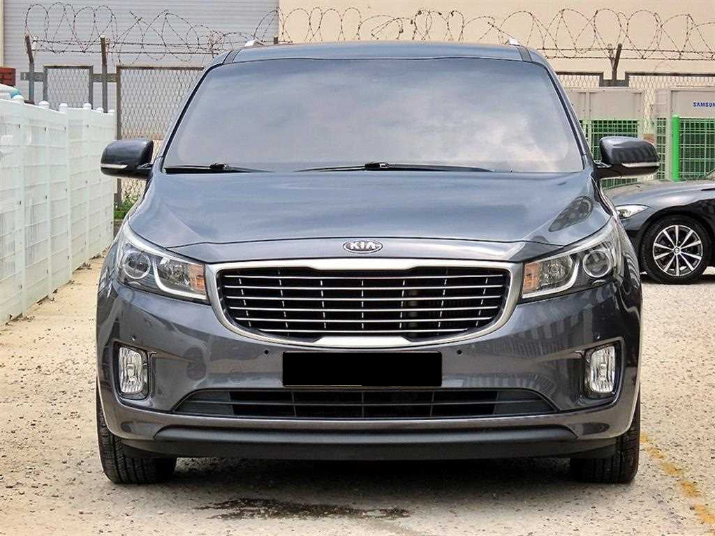 Kia Carnival — photo 02