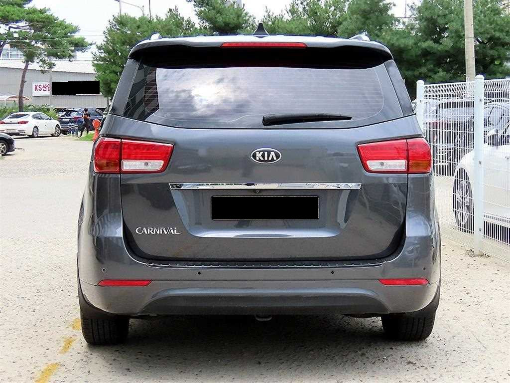 Kia Carnival — photo 04