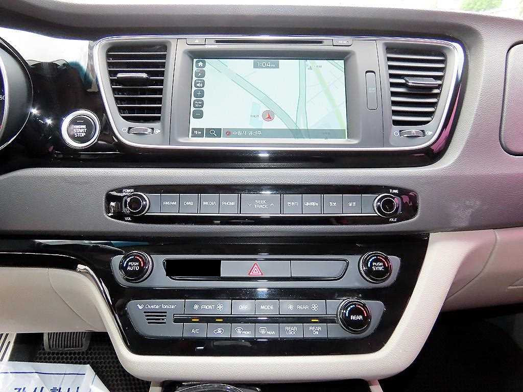 Kia Carnival — photo 13