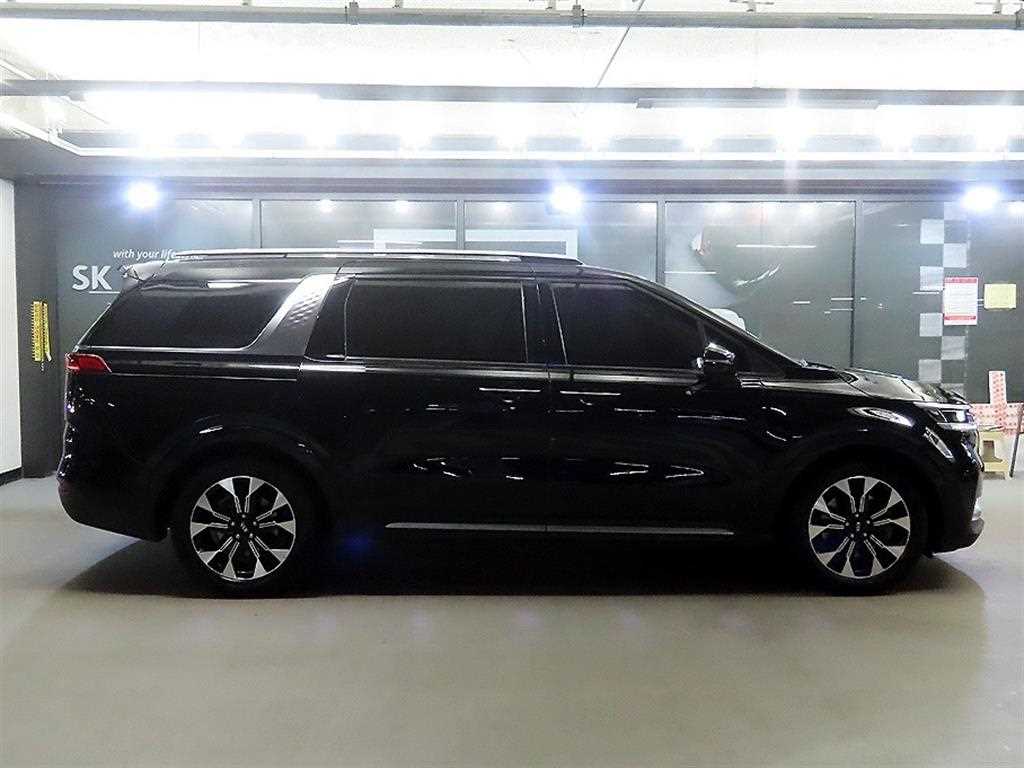 Kia Carnival — photo 03