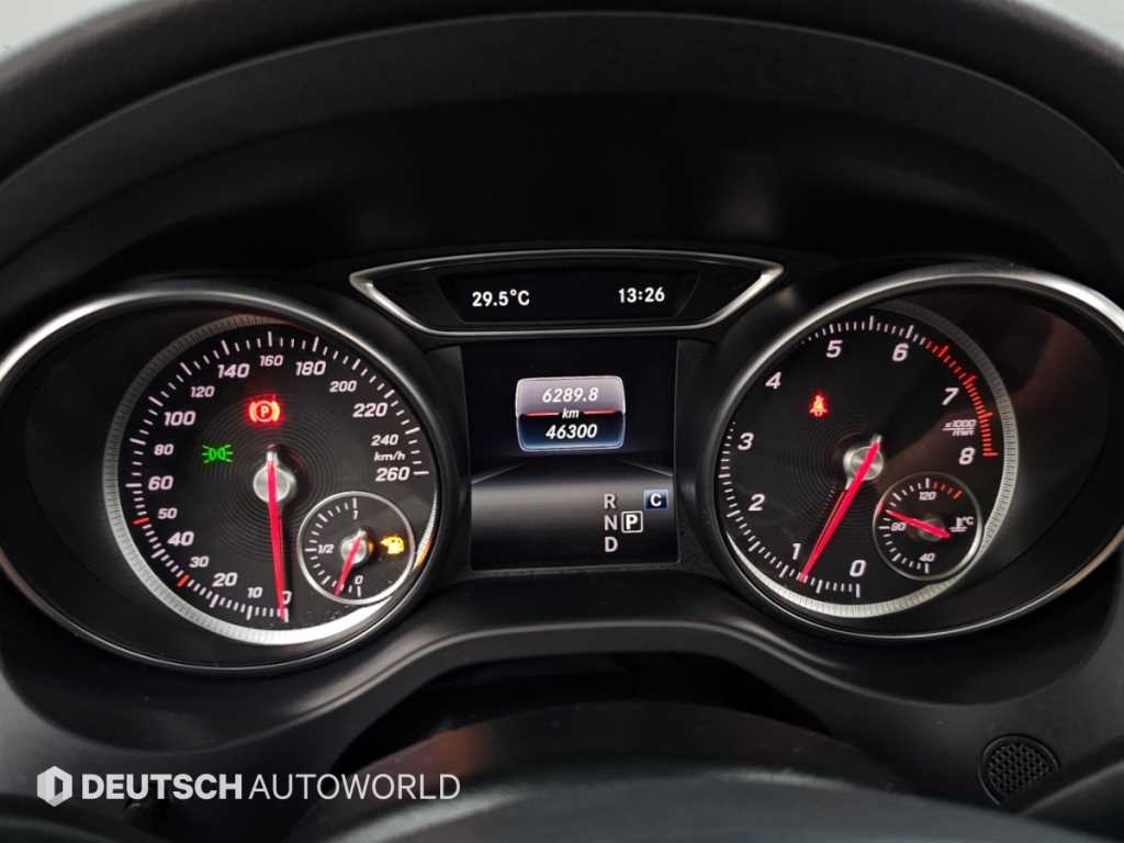 Mercedes-Benz CLA-Class — photo 08