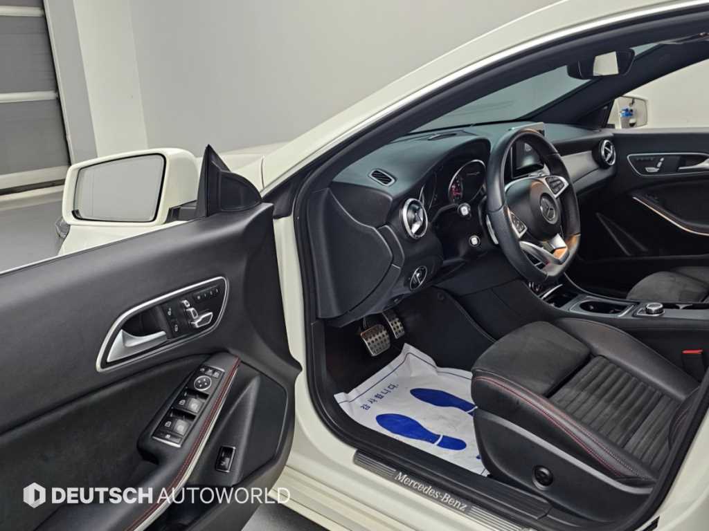 Mercedes-Benz CLA-Class — photo 11