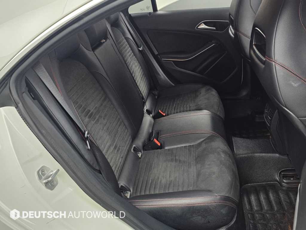Mercedes-Benz CLA-Class — photo 12