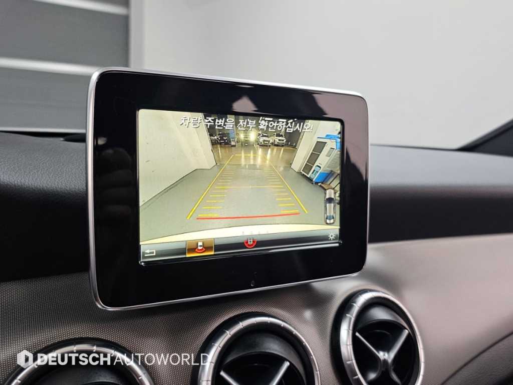 Mercedes-Benz CLA-Class — photo 15