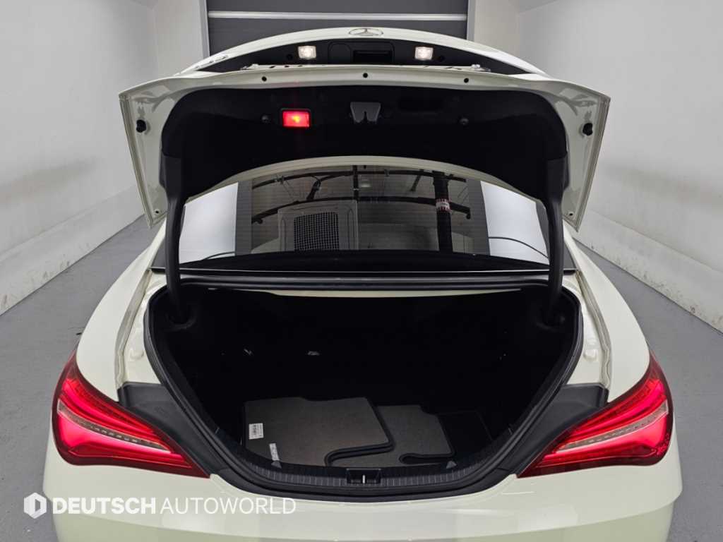 Mercedes-Benz CLA-Class — photo 19