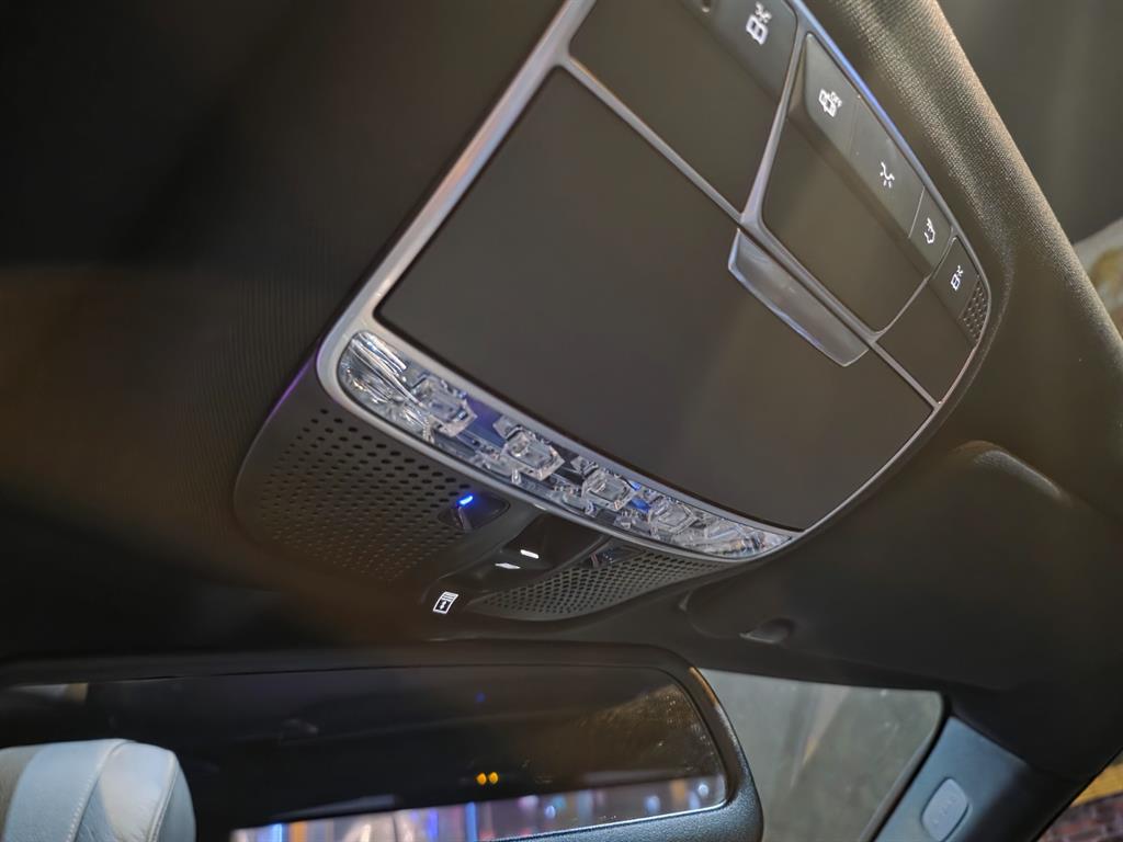 Mercedes-Benz S-Class — photo 10