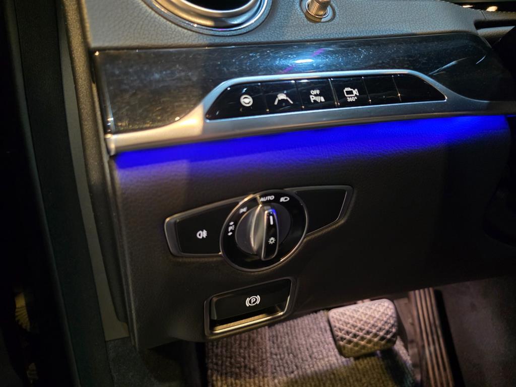 Mercedes-Benz S-Class — photo 12