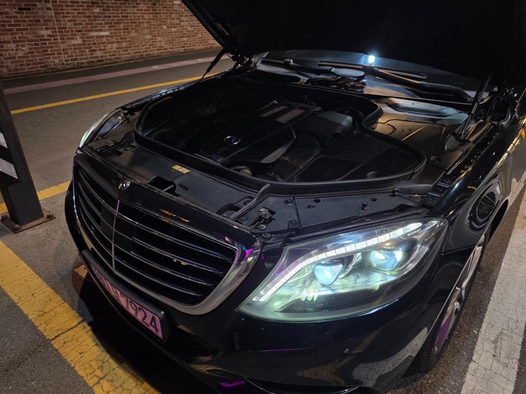 Mercedes-Benz S-Class — photo 16