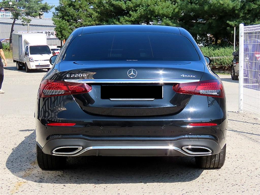 Mercedes-Benz E-Class — photo 04