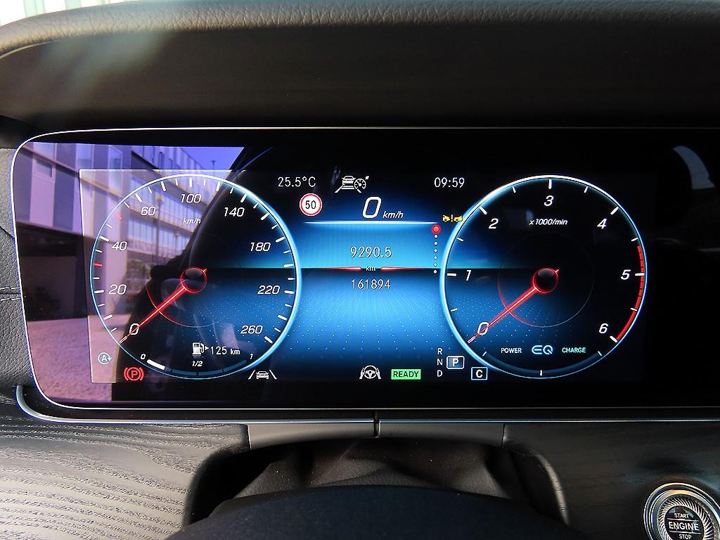Mercedes-Benz E-Class — photo 09