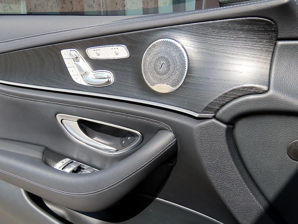 Mercedes-Benz E-Class — photo 12