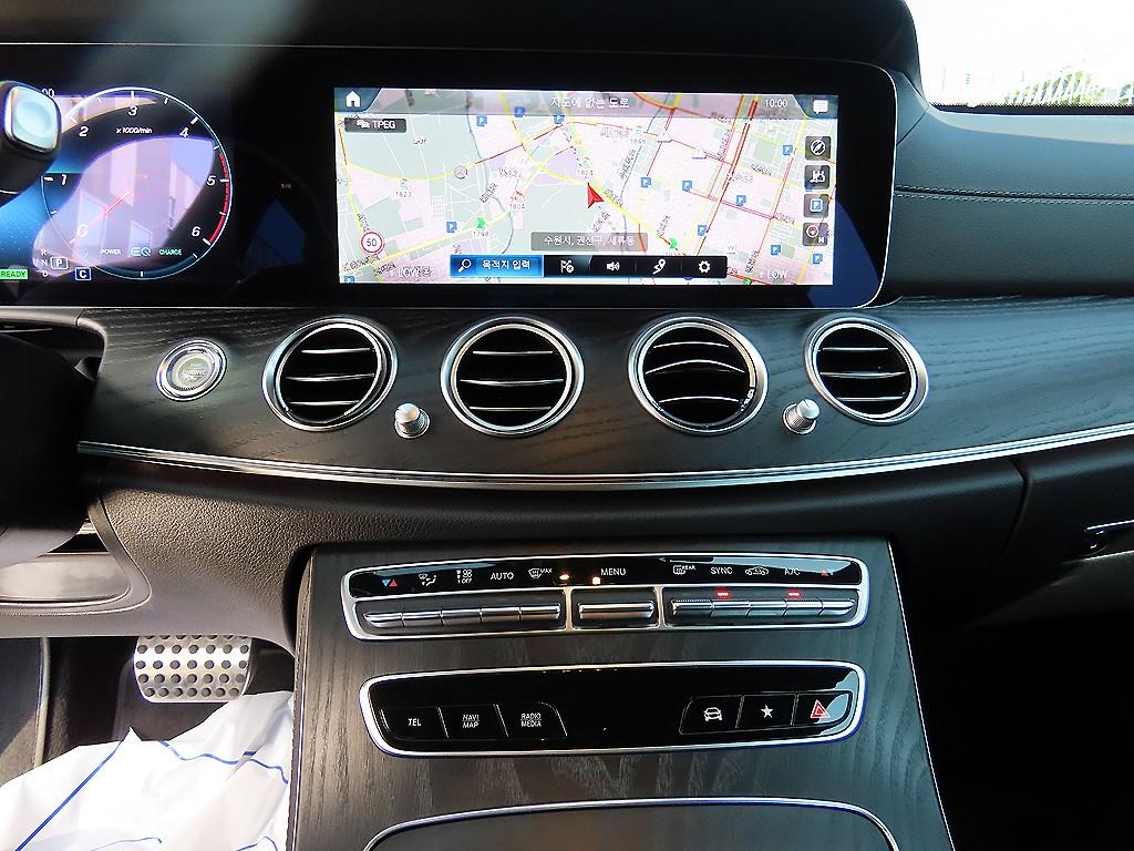 Mercedes-Benz E-Class — photo 14