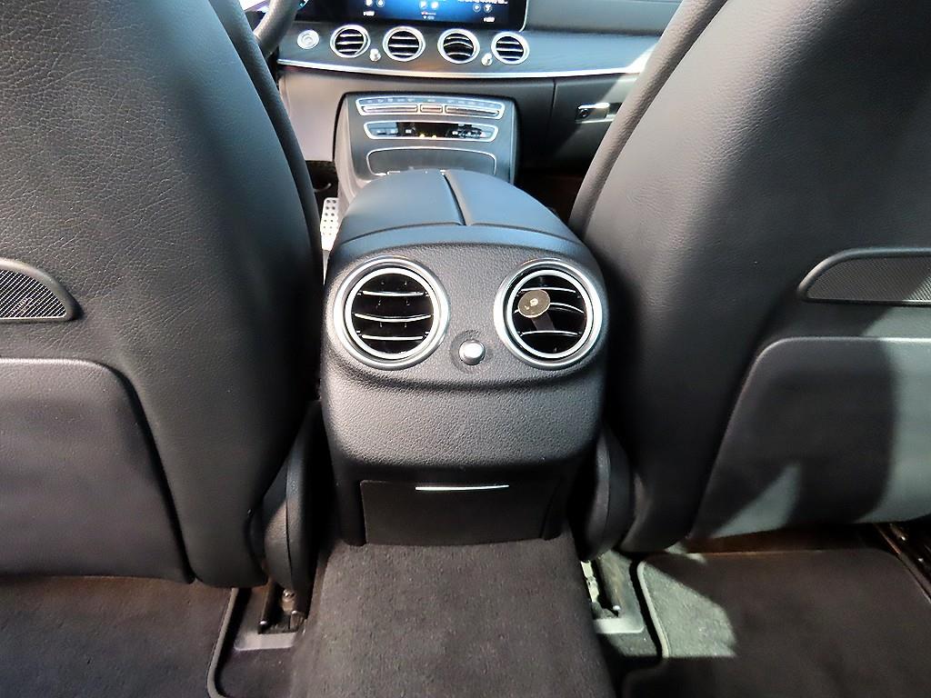 Mercedes-Benz E-Class — photo 15