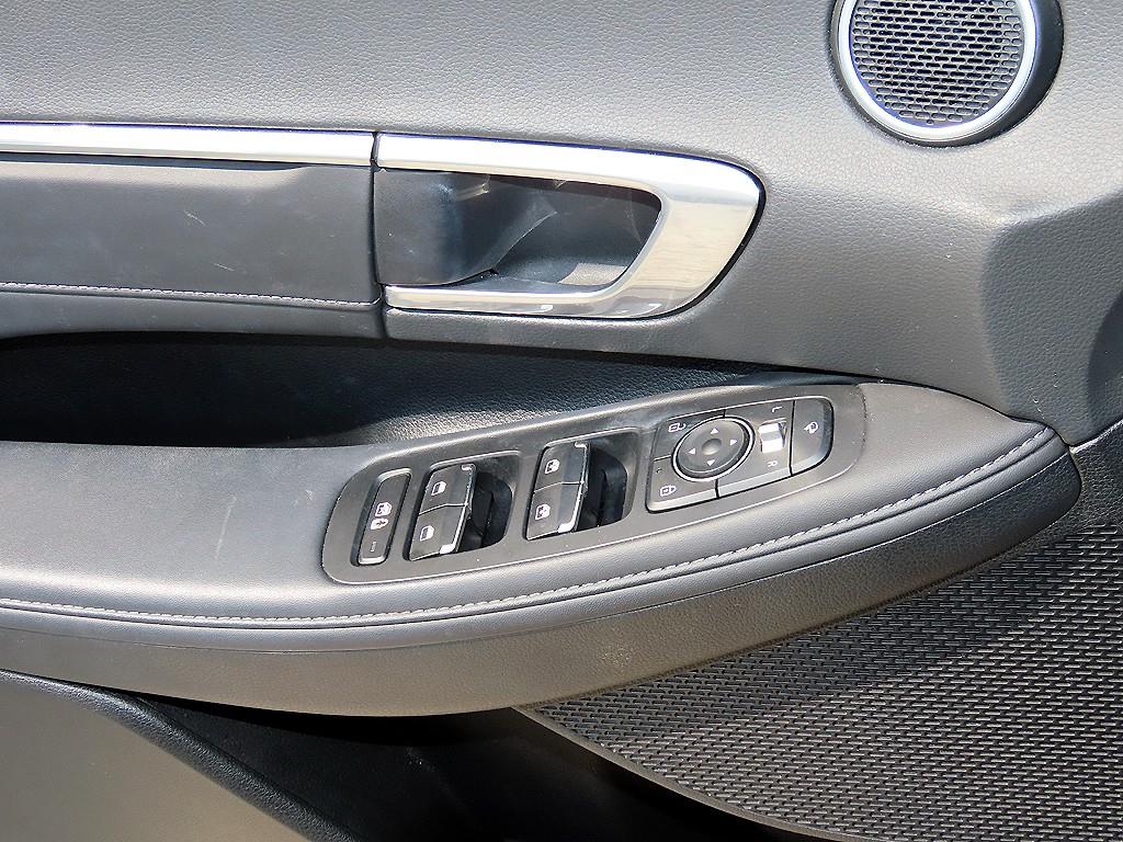 Hyundai Sonata — photo 11