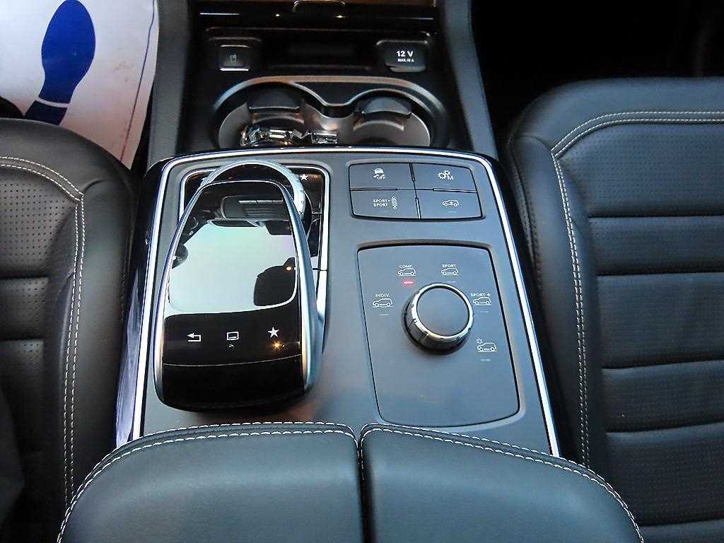 Mercedes-Benz GLE-Class — photo 11