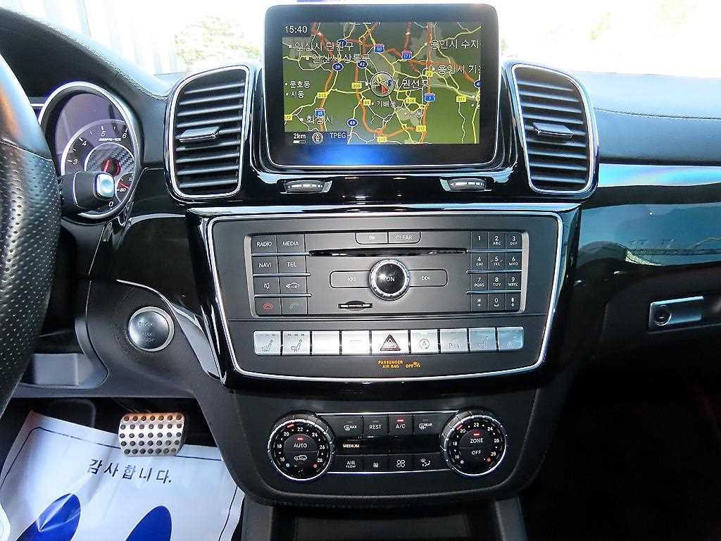 Mercedes-Benz GLE-Class — photo 12