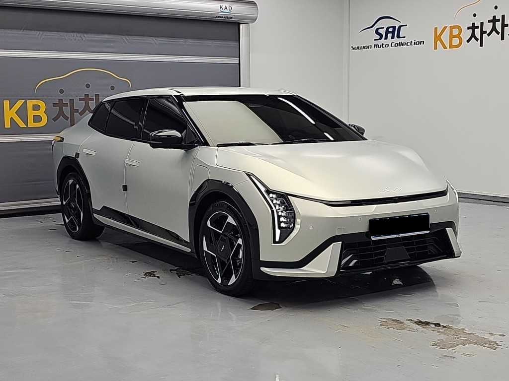 Kia EV4 — photo 05