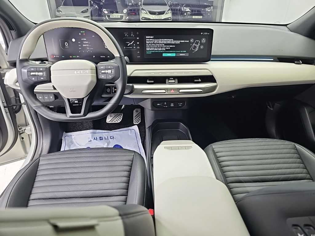 Kia EV4 — photo 08