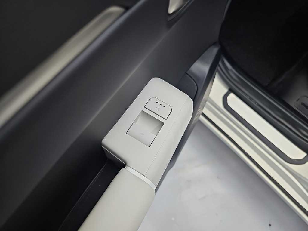 Kia EV4 — photo 13