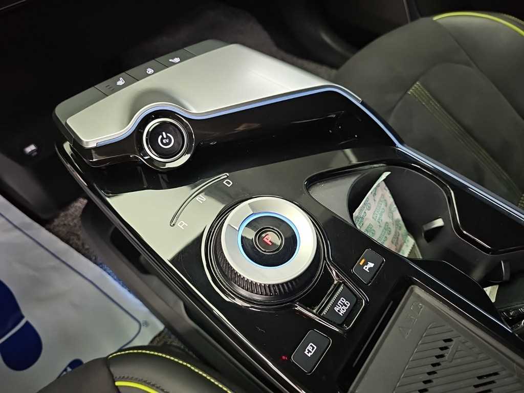 Kia EV6 — photo 08
