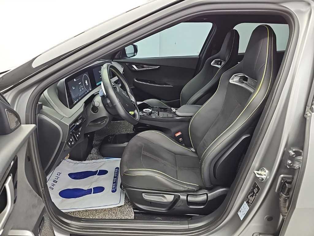 Kia EV6 — photo 11