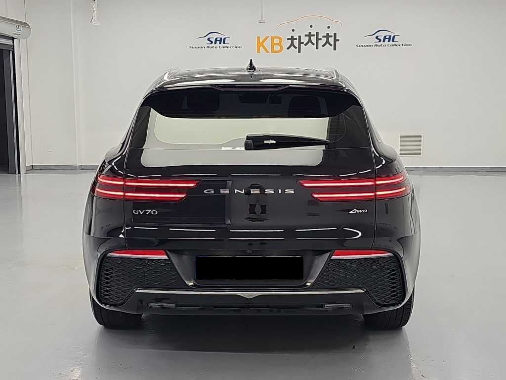 Genesis GV70 — photo 03