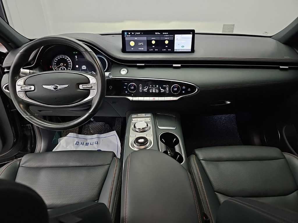 Genesis GV70 — photo 07