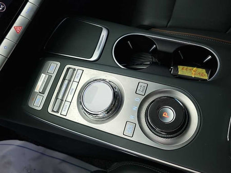 Genesis GV70 — photo 08
